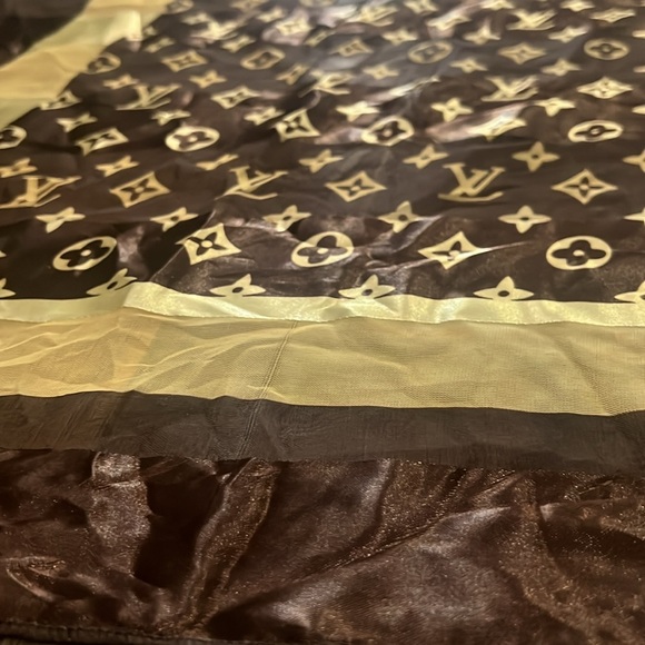 Louis Vuitton Silk scarf - Picture 2 of 8